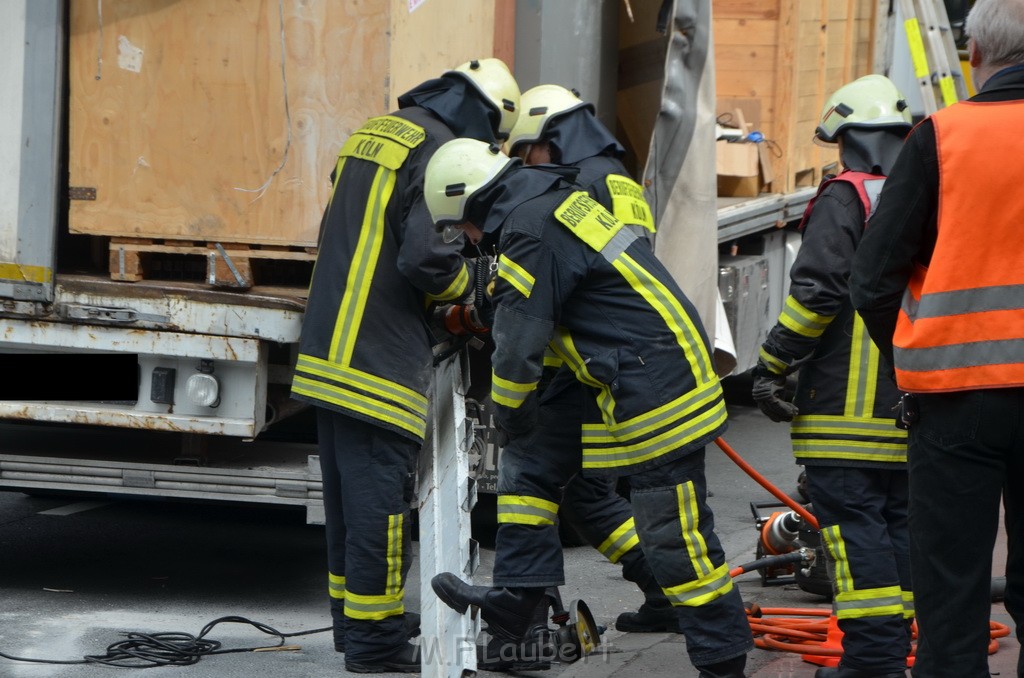 LKW Bruecke Koeln Deutz Opladenestr Deutz Muelheimerstr P100.JPG - Miklos Laubert